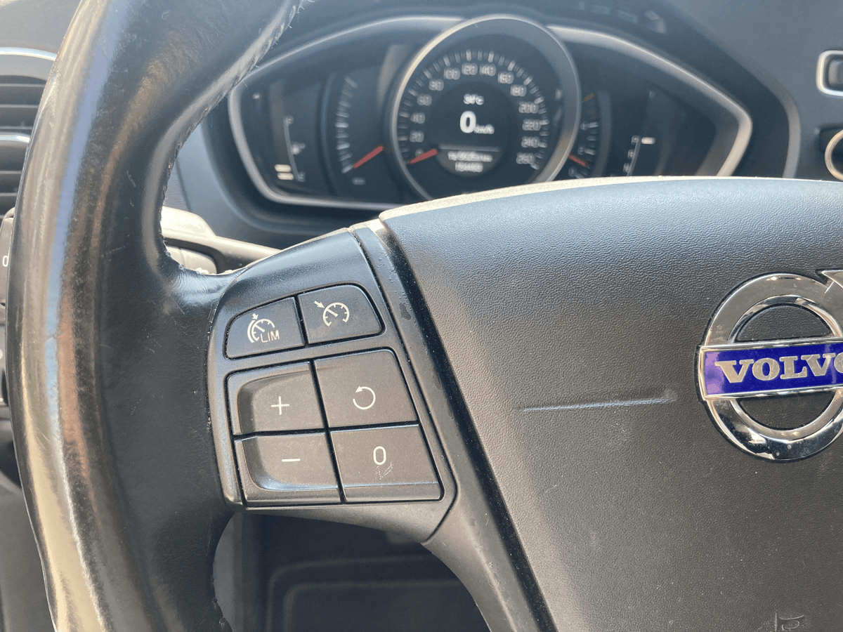 Volvo v40