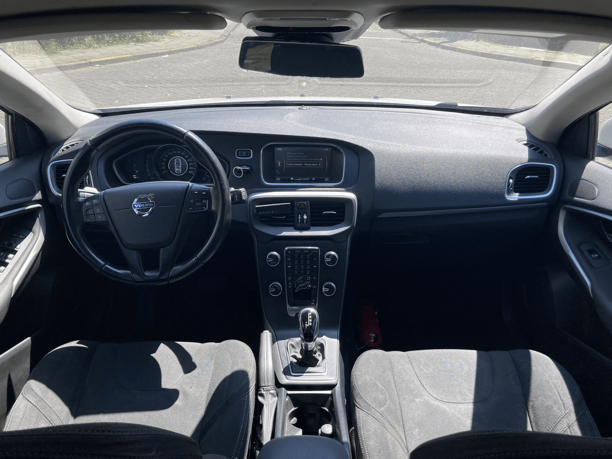 Volvo v40